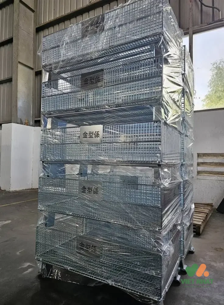 Cấu tạo chi tiết của lồng lưới thép công nghiệp với các vách lưới có thể gập xuống mặt đáy thông qua hệ thống bản lề và chốt khóa an toàn.