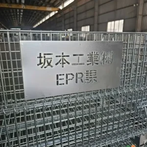 Lồng thép gắn bảng tên