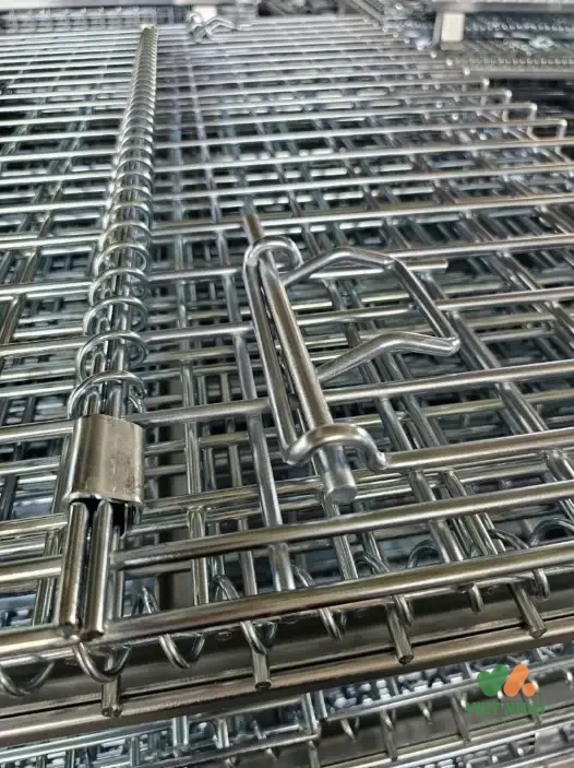 Các mẫu lồng sắt có nắp đậy bao gồm loại cố định, xếp gọn và loại có bánh xe di chuyển.